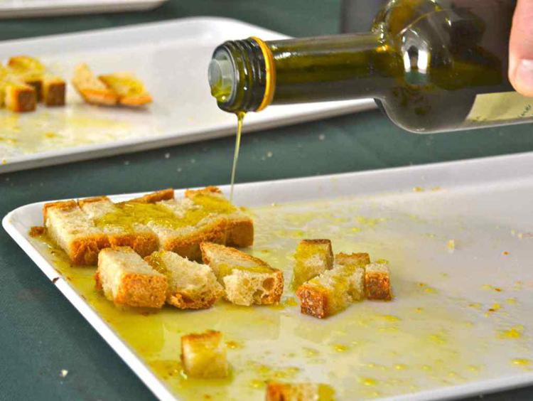 Alimenti: aglio, olio e peperoncino 'tarocchi', rischi da falso made in Italy/Adnkronos