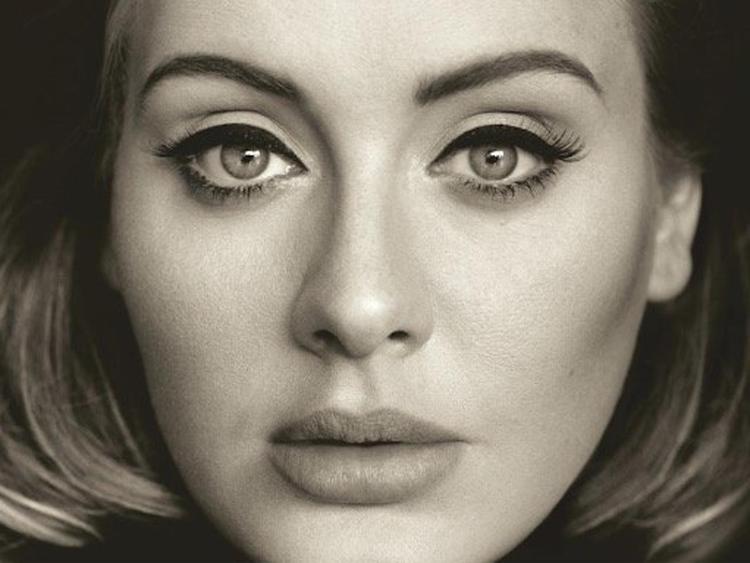 'Hello' di Adele conquista la vetta dell'airplay