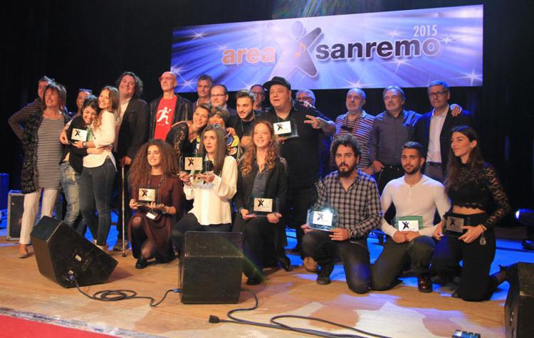 I finalisti di Area Sanremo insieme alla Giuria