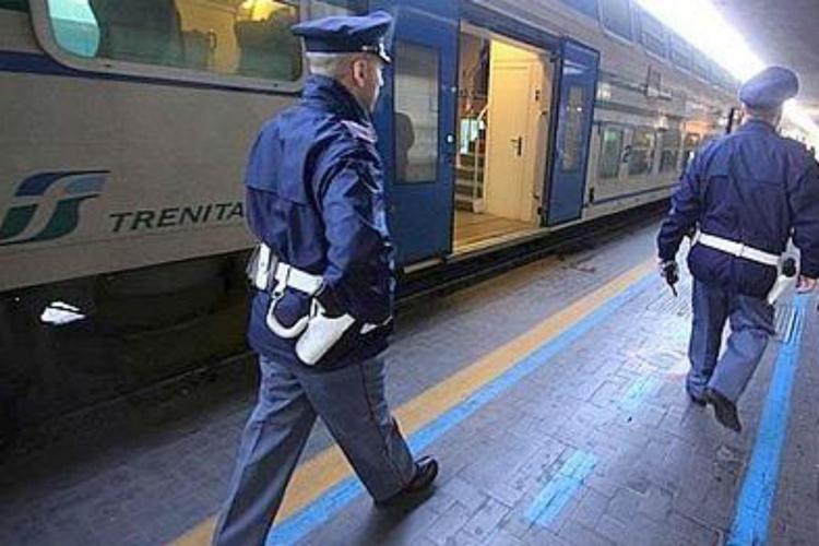 Orvieto, chiede un passaggio per la stazione: 22enne violentata
