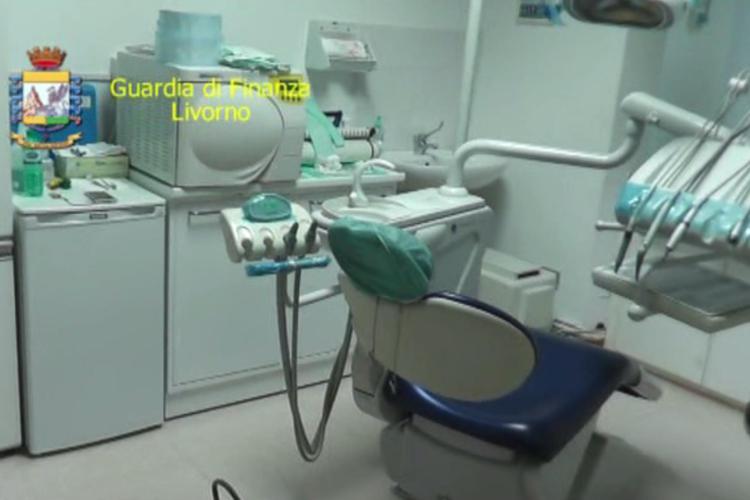 Scoperto falso dentista a Livorno, eseguiva estrazioni e impianti su ignari pazienti /Video
