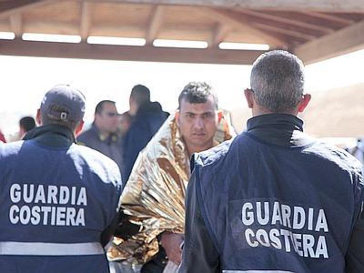 Over 1,500 asylum-seekers land in southern Italy