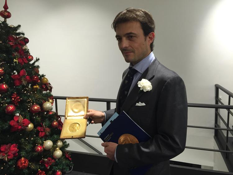 Nella foto Filippo Bolaffi con la medaglia del Nobel di Quasimodo
