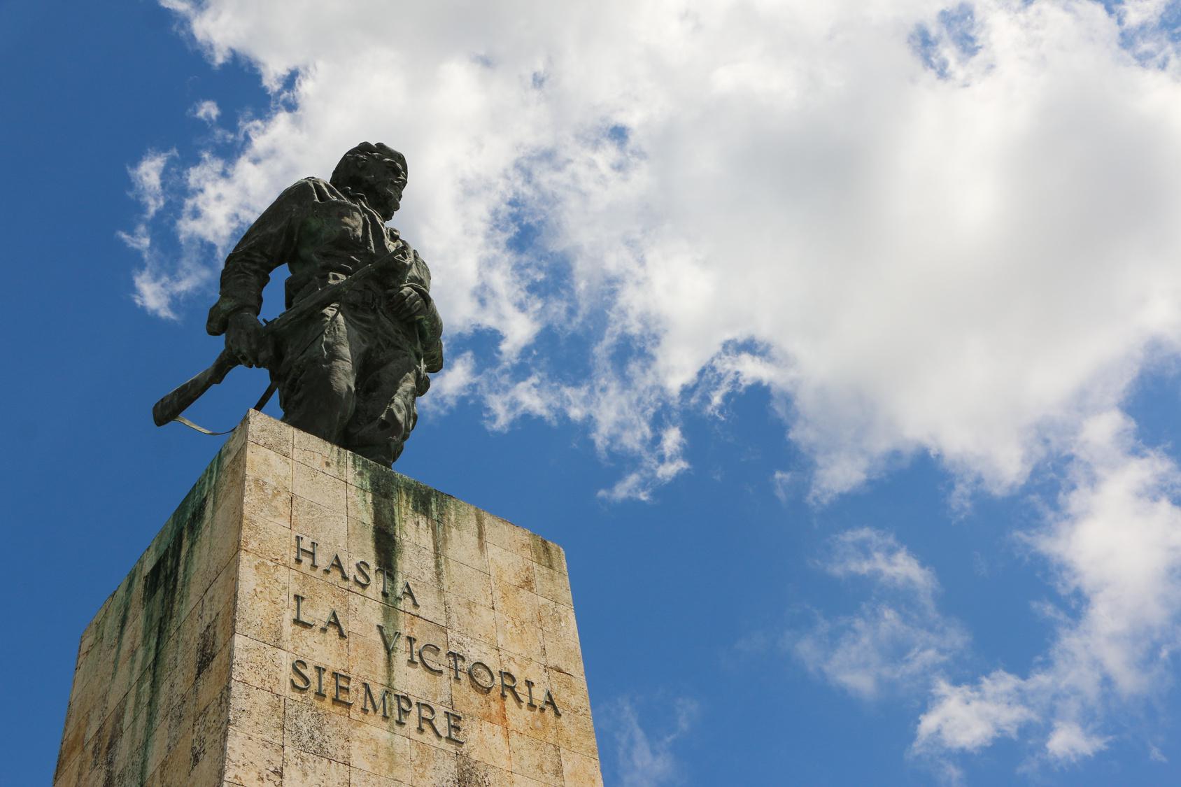 Cuba e la revolucion/la storia - Tanti i luoghi di interesse da L’Avana a Santiago de Cuba, passando ovviamente per Santa Clara: la città simbolo di Che Guevara, dove è possibile vedere la sua statua e visitare il museo-memoriale e il monumento al “Tren Blindado”.