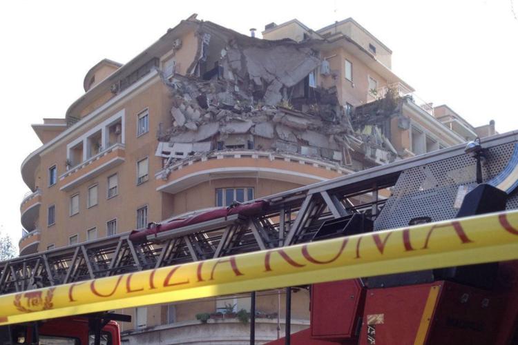 Crollo palazzo a Roma, ancora chiuso al traffico Lungotevere  Flaminio