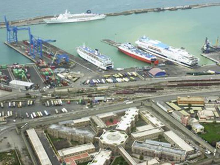 Porto di Civitavecchia, traffici merci e passeggeri in crescita nel 2015