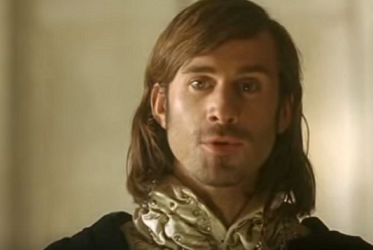 Joseph Fiennes nel ruolo di Bassanio in 'Il mercante di Venezia'/Youtube