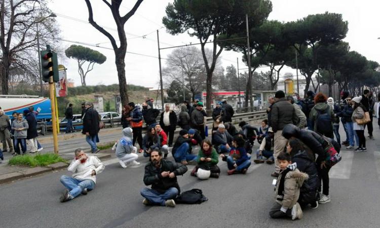 Attivisti di Action bloccano  Prenestina 
