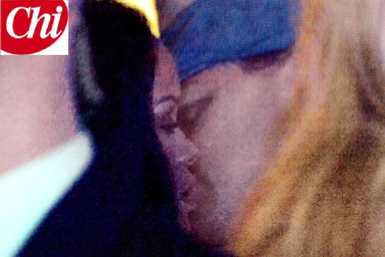 Il bacio tra Rihanna e Leonardo DiCaprio