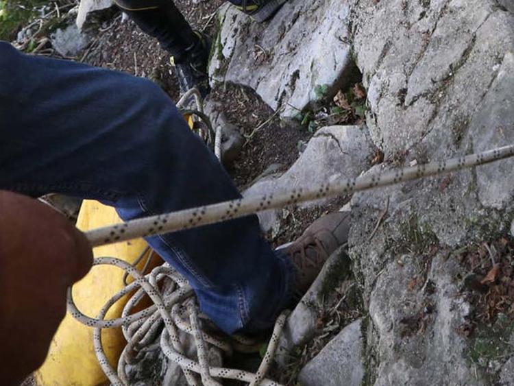 Bologna: ragazza bloccata in grotta a Farneto, soccorritori in azione