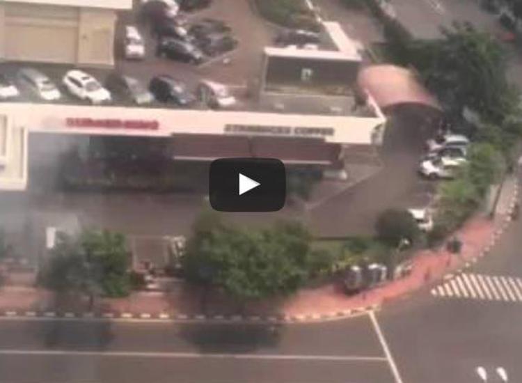 Terrore a Giacarta, ecco il video dell'esplosione in strada