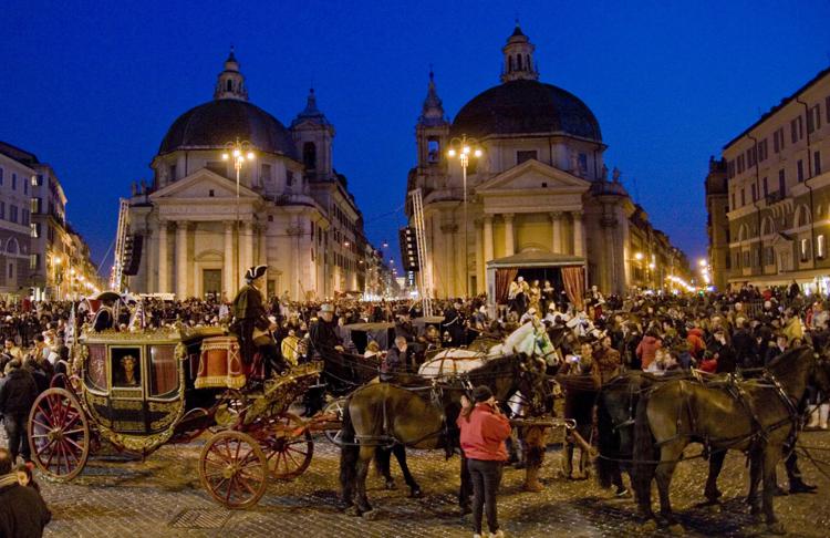 Un'immagine del Carnevale 2015 a piazza del Popolo