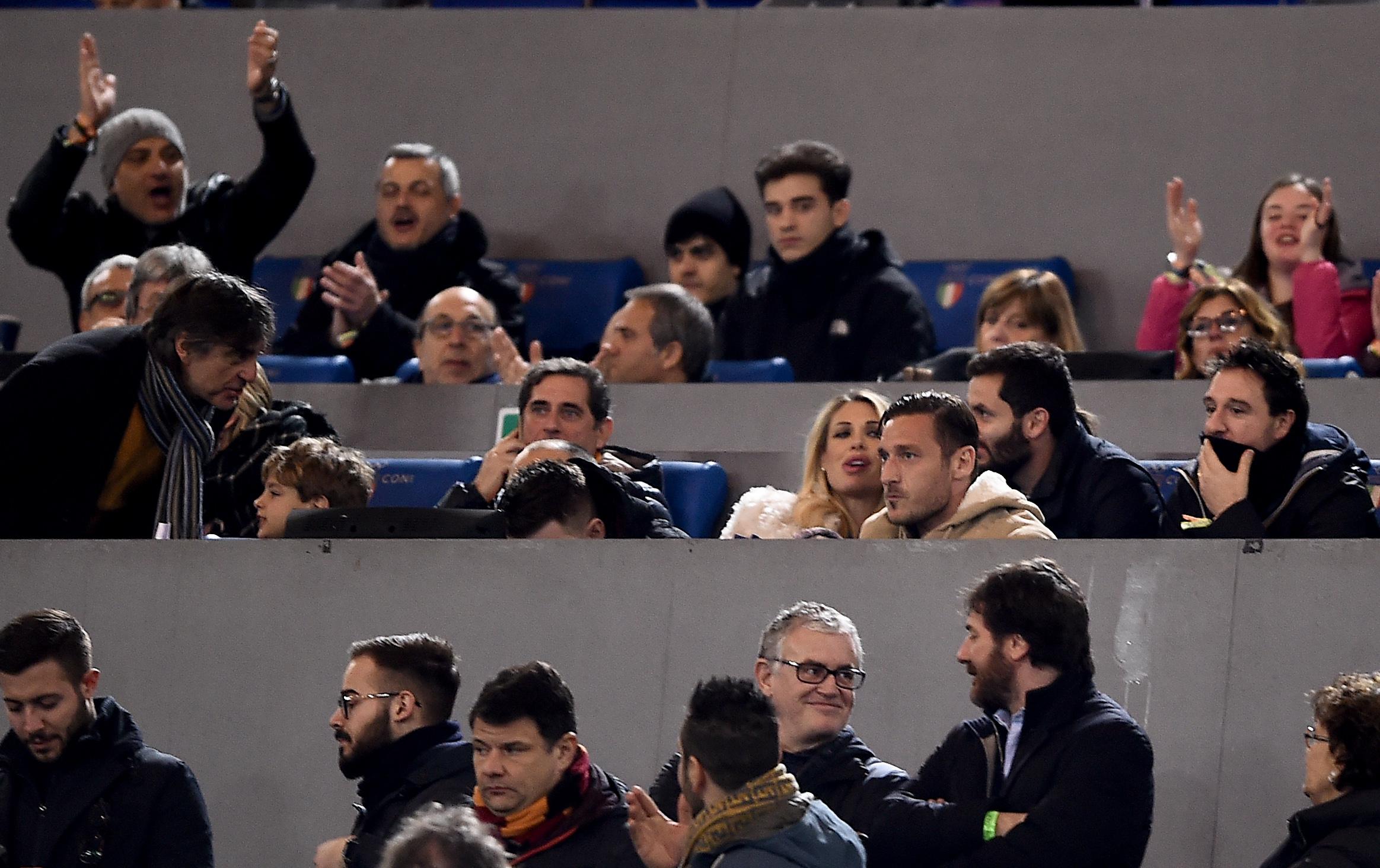  Francesco Totti e Ilary Blasi in tribuna (Afp)