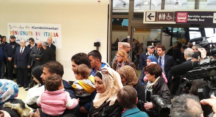 L'arrivo dei profughi a Fiumicino (Sant'Egidio)