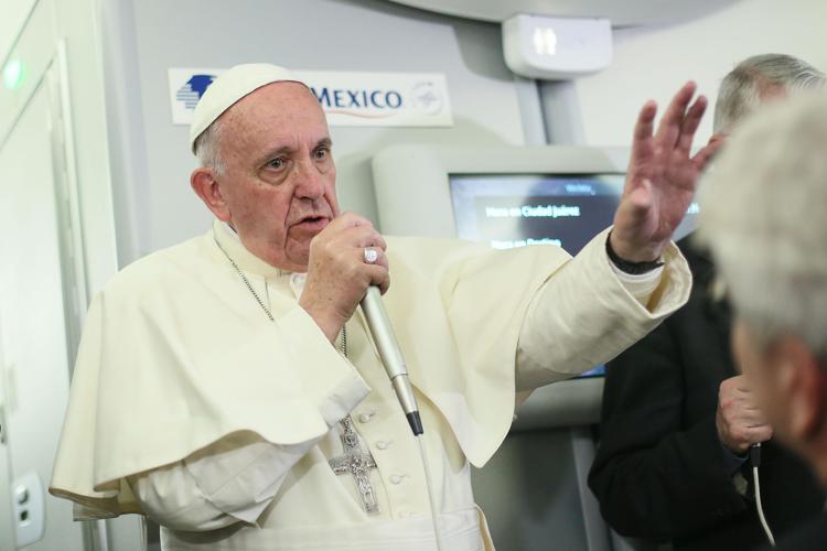 Papa Francesco risponde alle domande dei cronisti sul volo dal Messico (AFP)  - AFP