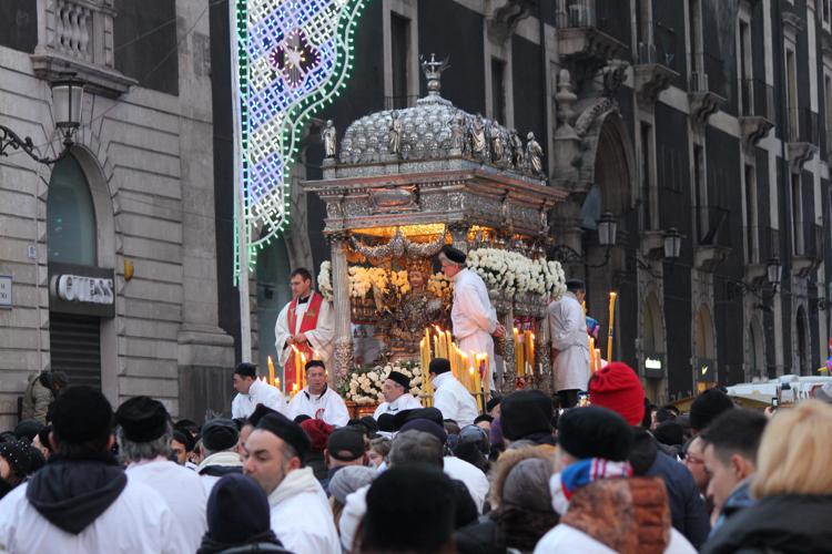 Festa di Sant'Agata, il fercolo in processione per Catania (FOTOGRAMMA) - (FOTOGRAMMA)