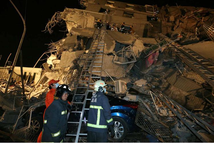 Terremoto a Taiwan, oltre 30 morti e 100 dispersi