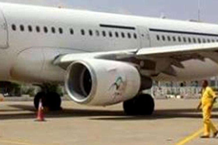 Somalia, squarcio sulla fiancata di un aereo in volo: un morto e due feriti