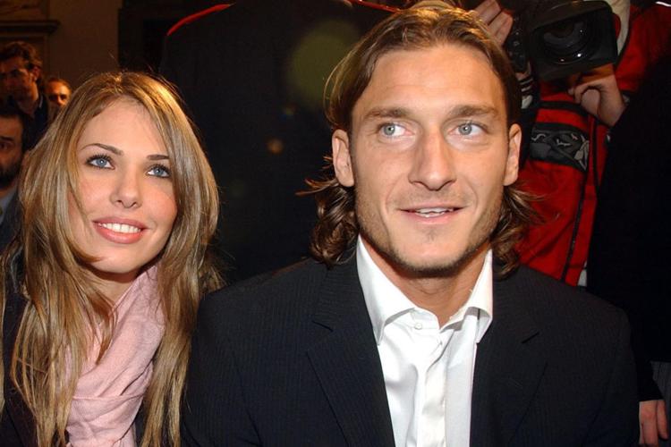 Francesco Totti con Ilary Blasi (Fotogramma)