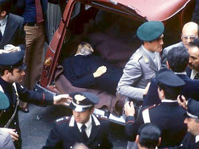 Moro è stato ucciso all'interno del bagagliaio della Renault 5 rossa?