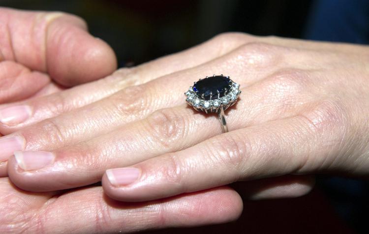 L'anello di fidanzamento donato dal principe William a Kate Middleton (Fotogramma) - FOTOGRAMMA