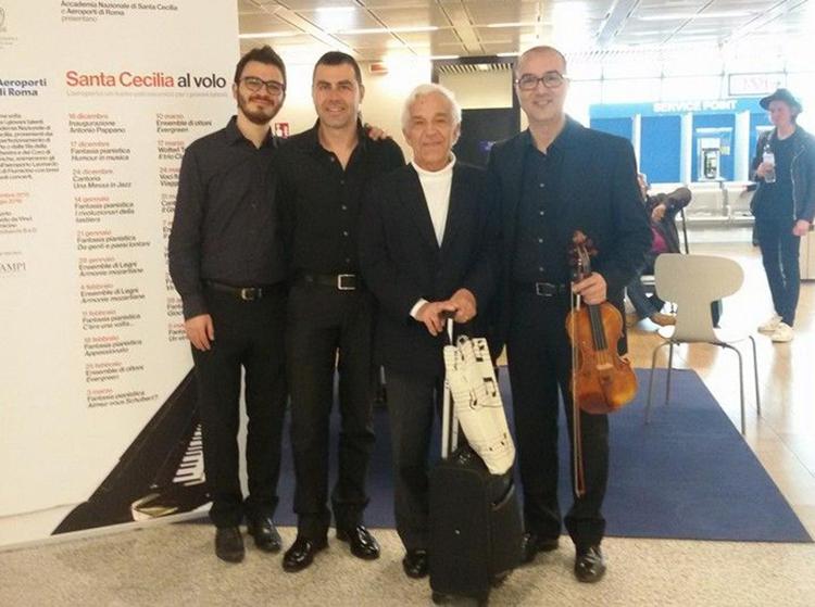 Vladimir Ashkenazy con il Wolferl Trio all'aeroporto di Fiumicino