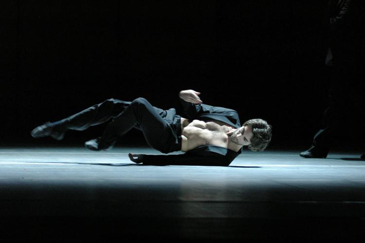 Una scena di 'Radio & Juliet' del Balletto di Maribor in scena al Brancaccio 