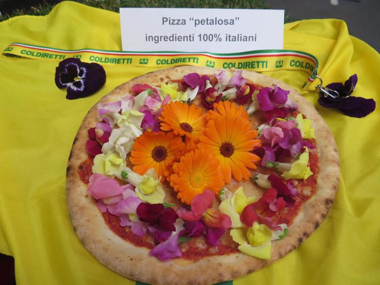 La pizza 'petalosa' (foto Coldiretti)