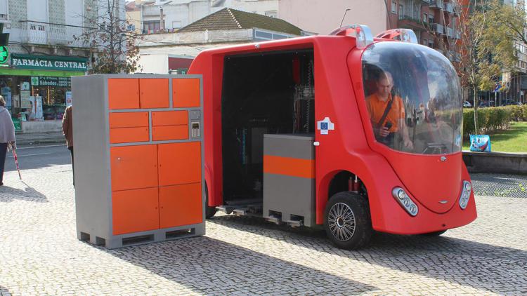 Furbot è un piccolo veicolo elettrico per il trasporto delle merci in città