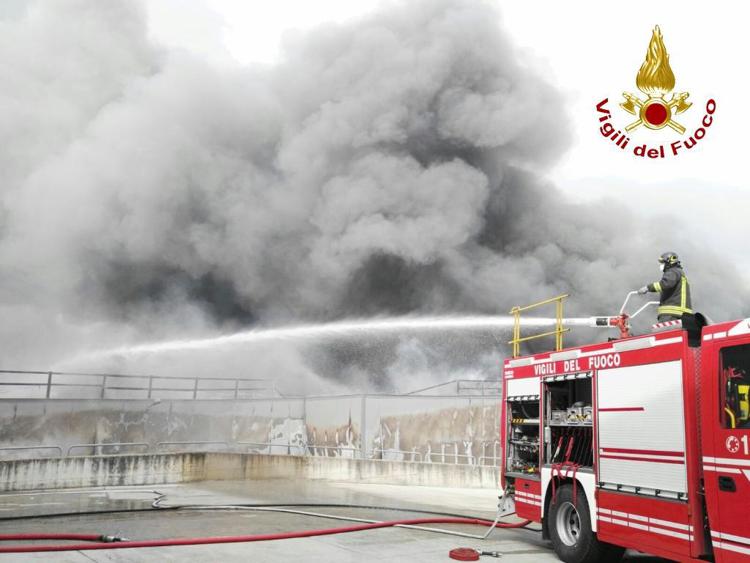 Domato nella notte incendio a Italpannelli di Ancarano, ora si pensa a tutela ambiente