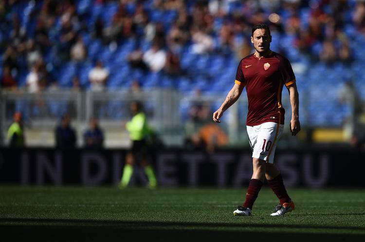 Francesco Totti nella gara vinta contro il Napoli (AFP PHOTO)   - (AFP PHOTO) 