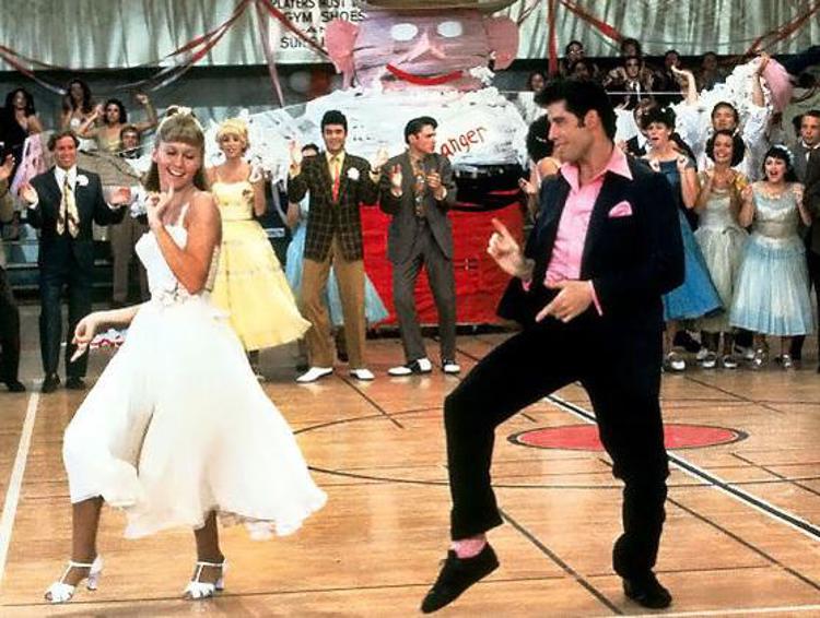 Danny (John Travolta) e Sandy (Olivia Newton-John) in una scena di 'Grease'