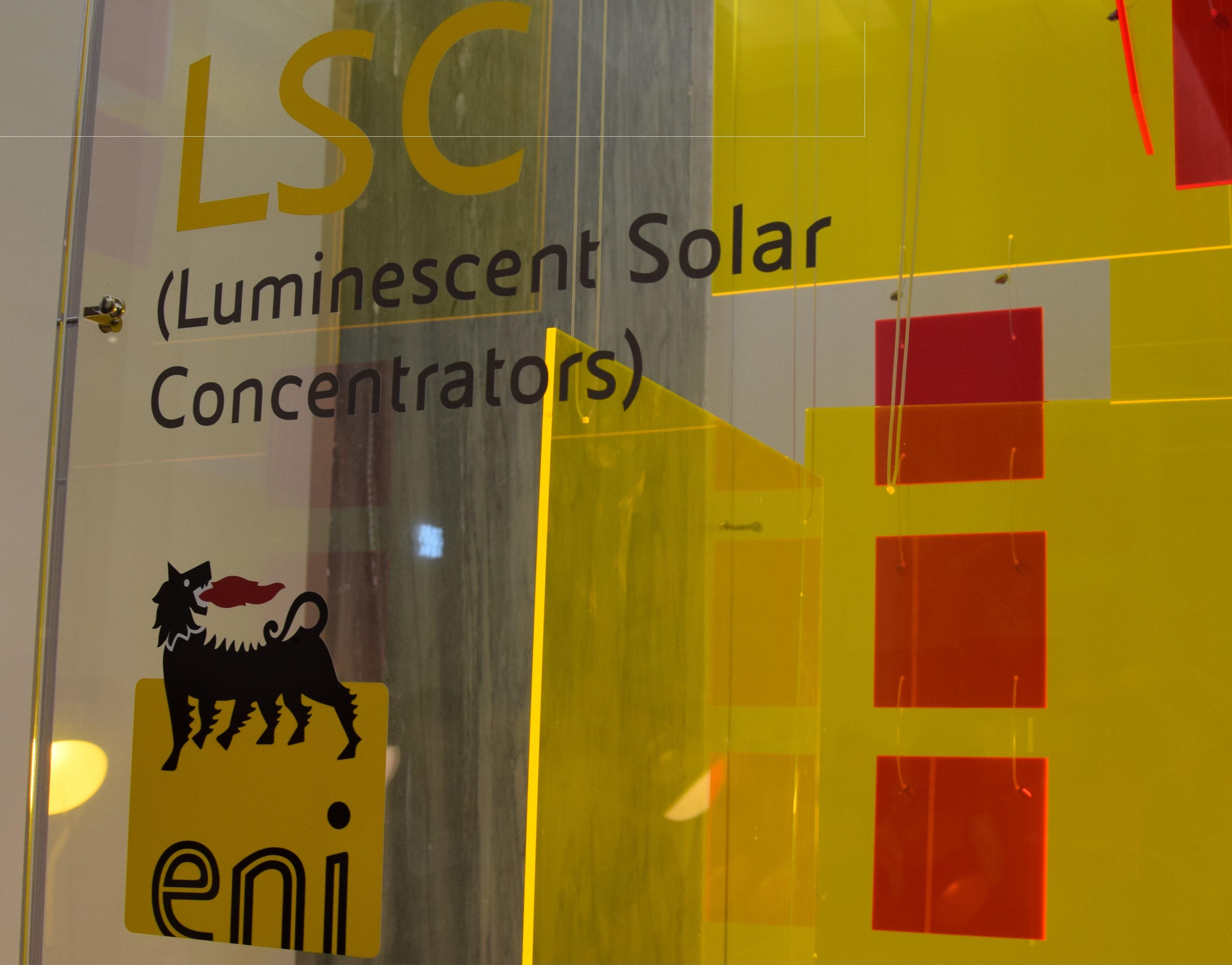 I concentratori solari luminescenti (LSC) sono l’ultima frontiera nel settore del fotovoltaico avanzato. Si tratta di lastre di materiale trasparente in grado di assorbire la luce solare e trasformarla in energia elettrica. 