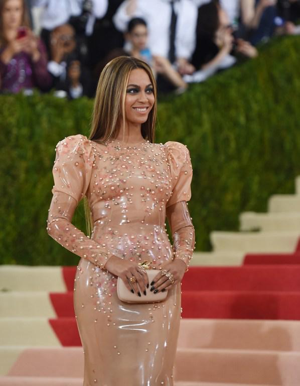 Beyoncé in un abito Givenchy Haute Couture (Foto Afp)