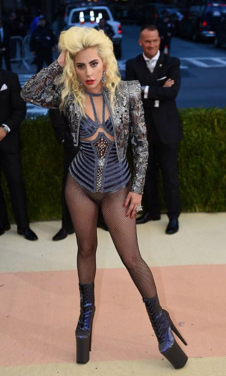 Lady Gaga in Versace (Afp)