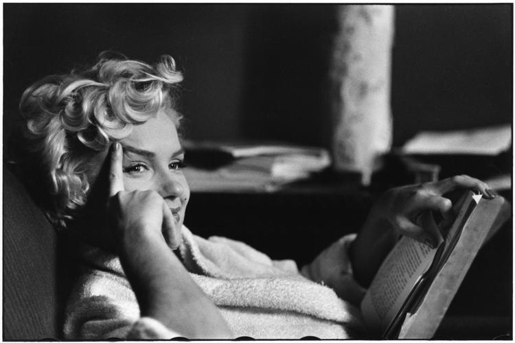 Marilyn Monroe nella locandina della mostra 'La donna oltre il mito' (USA, New York, Us Actress Marilyn Monroe,  1956, Eliott Erwitt/Magnum Photos/Contrasto)