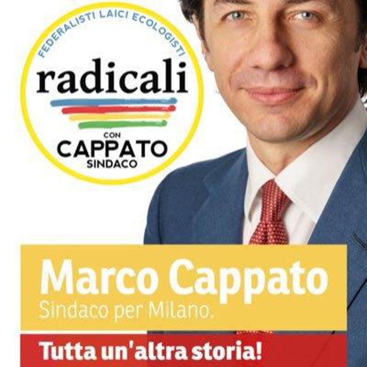 Milano, Marco Cappato si presenta non invitato all'Anteo: 