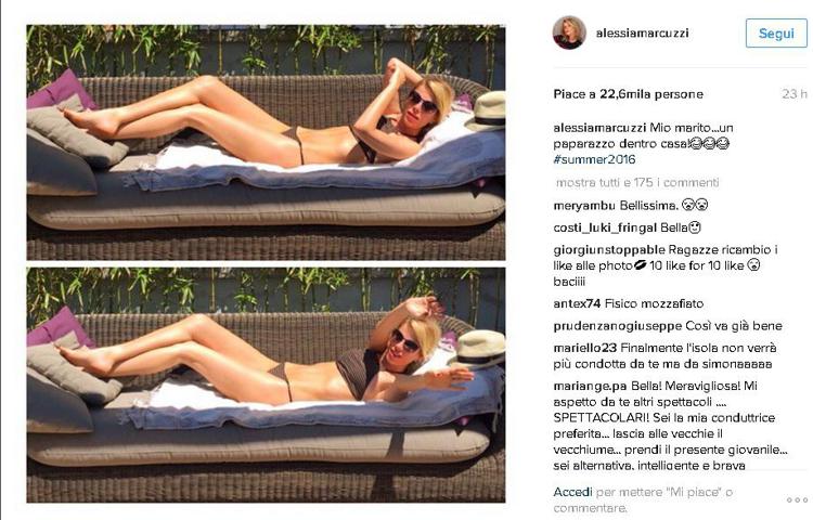 Sexy in terrazza, il primo bikini di Alessia Marcuzzi