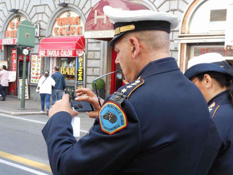 Roma: polizia locale raddoppia street control, si passa a taccuini digitali