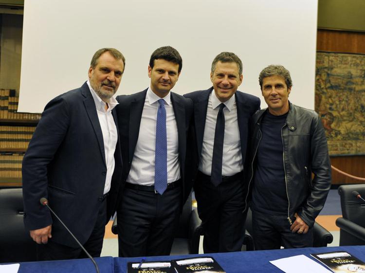 Da sinistra  l'allenatore Marco Tardelli, il direttore di Rai1 Andrea Fabiano, il conduttore  Fabrizio Frizzi e il cantante Luca Barbarossa