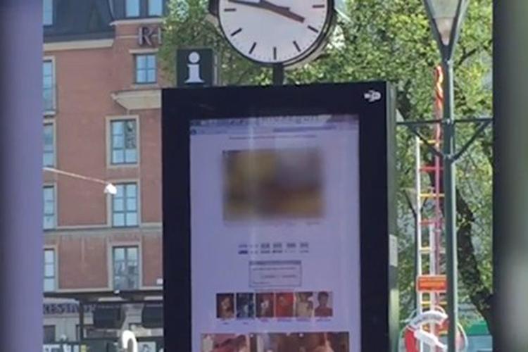 Svezia, hacker in azione alla fermata del bus: film porno al posto della pubblicità