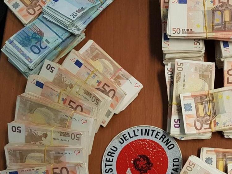 Fiumicino: nasconde 300mila euro sotto materasso e glieli rubano, 2 denunce