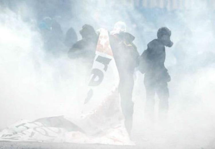 Guerriglia al Brennero, agenti feriti Fermi e arresti tra i manifestanti