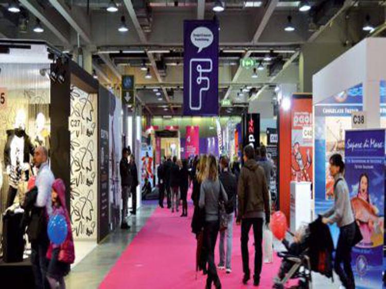 Commercio: aumentano consumi in negozi franchising, al via Salone a Milano