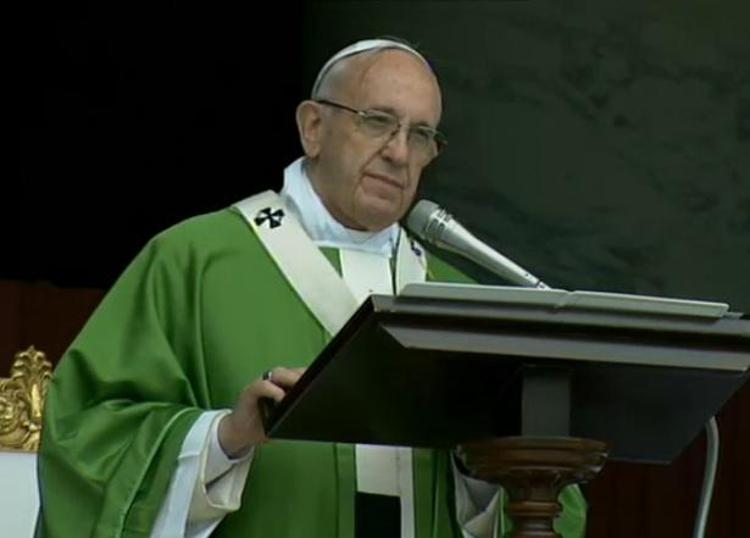 Papa Francesco durante l'omelia pronunciata sul Sagrato della Basilica Vaticana