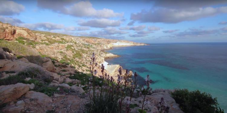 Ambiente: Greenpeace Italia compie 30 anni e porta il sole a Lampedusa