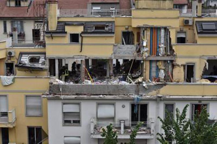 Esplosione palazzina Milano, capo famiglia indagato per strage