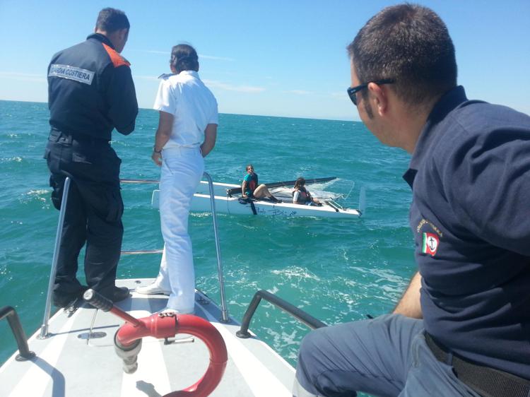 Catamarano soccorso in mare davanti Livorno, due donne in salvo