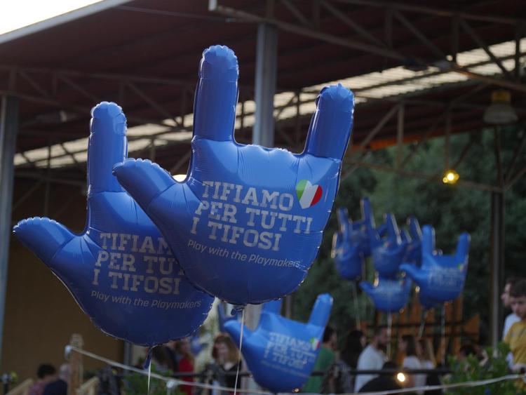 Euro 2016: 'Tifiamo per tutti i tifosi', in piazza a Roma e Milano per azzurri