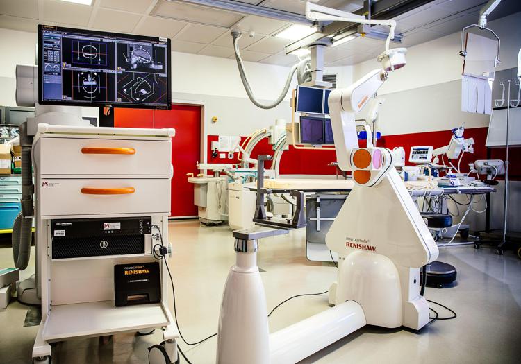 All'ospedale Meyer di Firenze si apre l'era del robot neurochirurgico